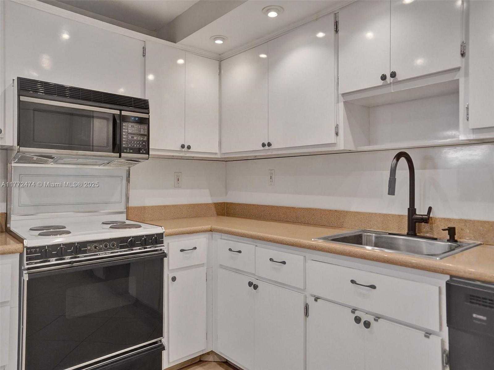 Small Image of 1600 SOUTH OCEAN DR #12E, Hollywood Number 17