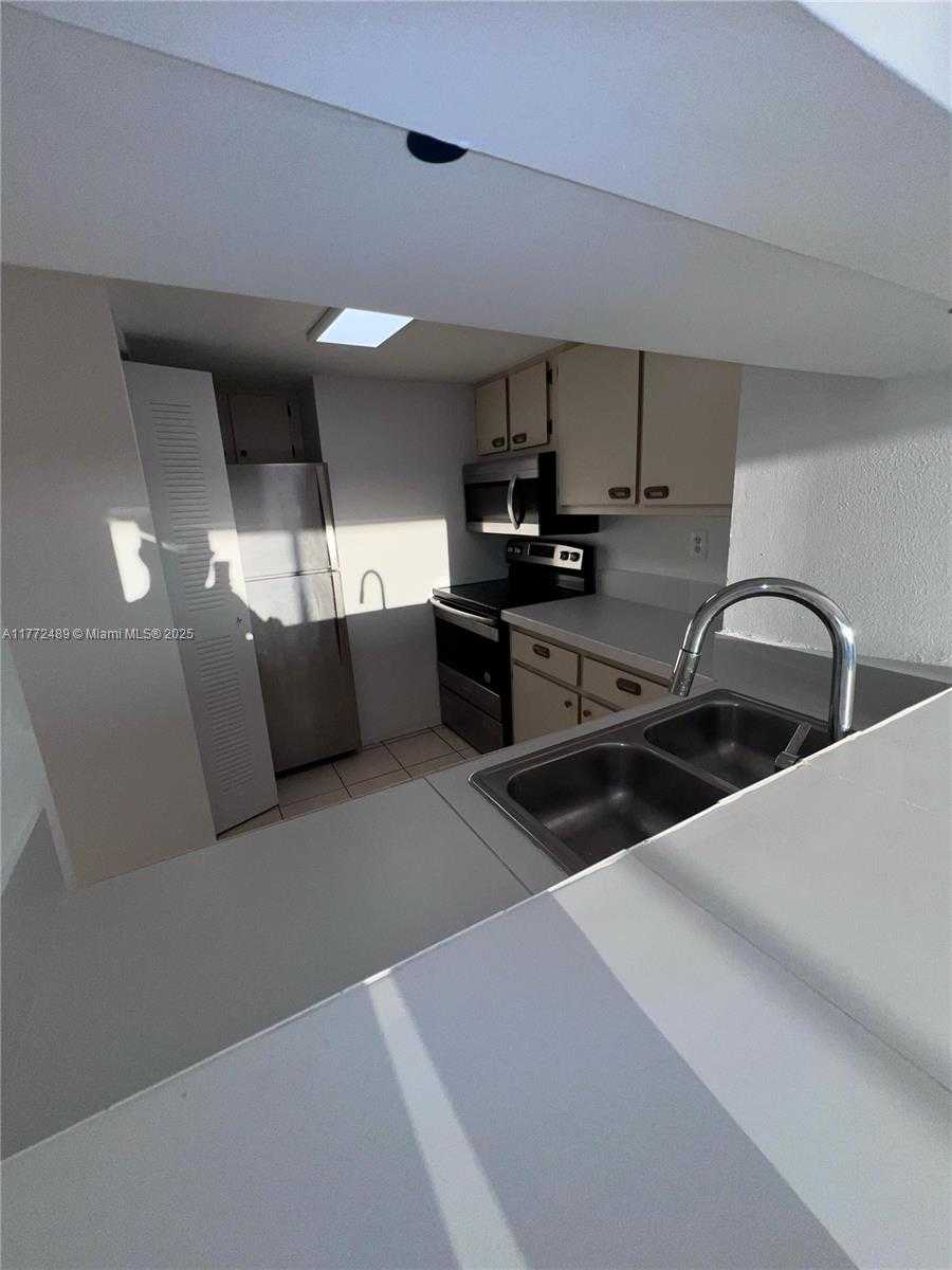 Small Image of 7601 EAST TREASURE DR #1005, North Bay Village Number 4