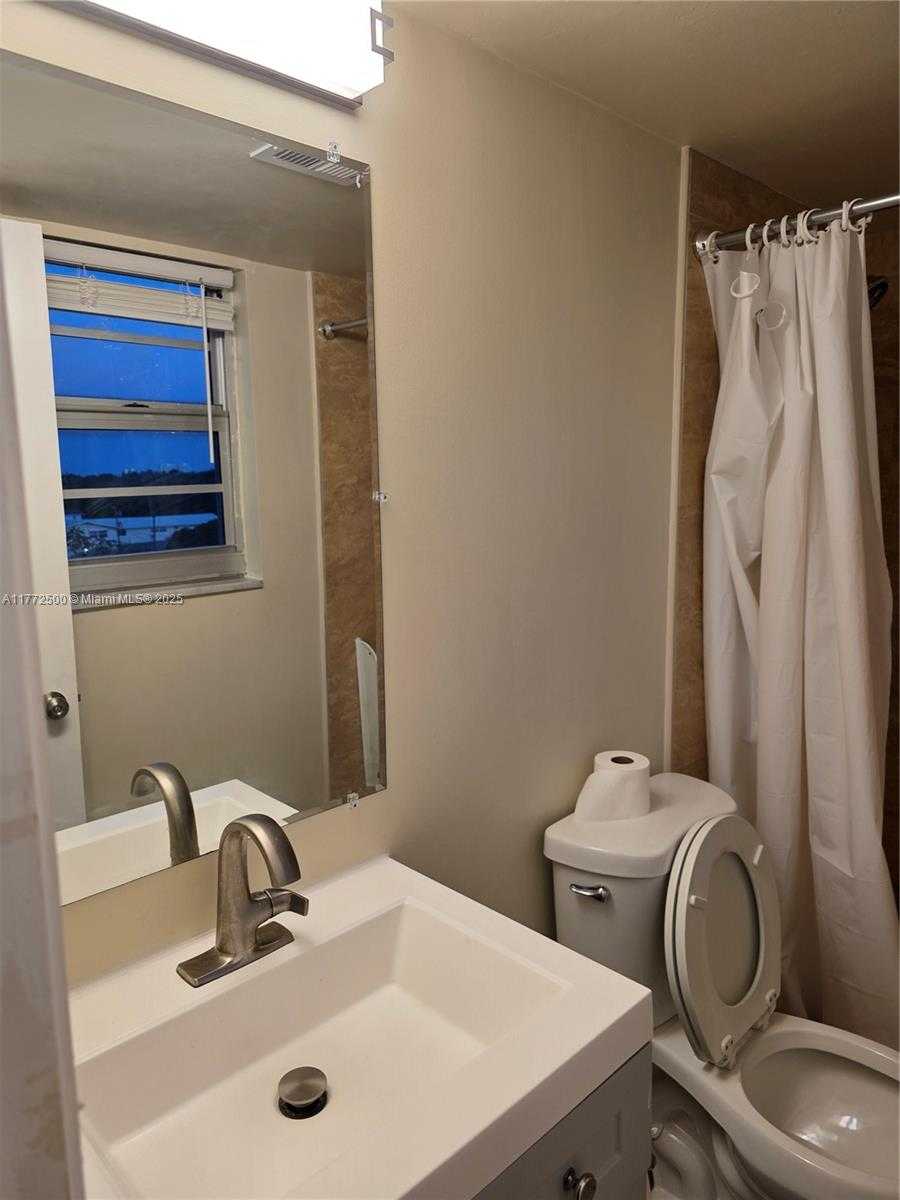 Small Image of 1811 JEFFERSON ST #501, Hollywood Number 24