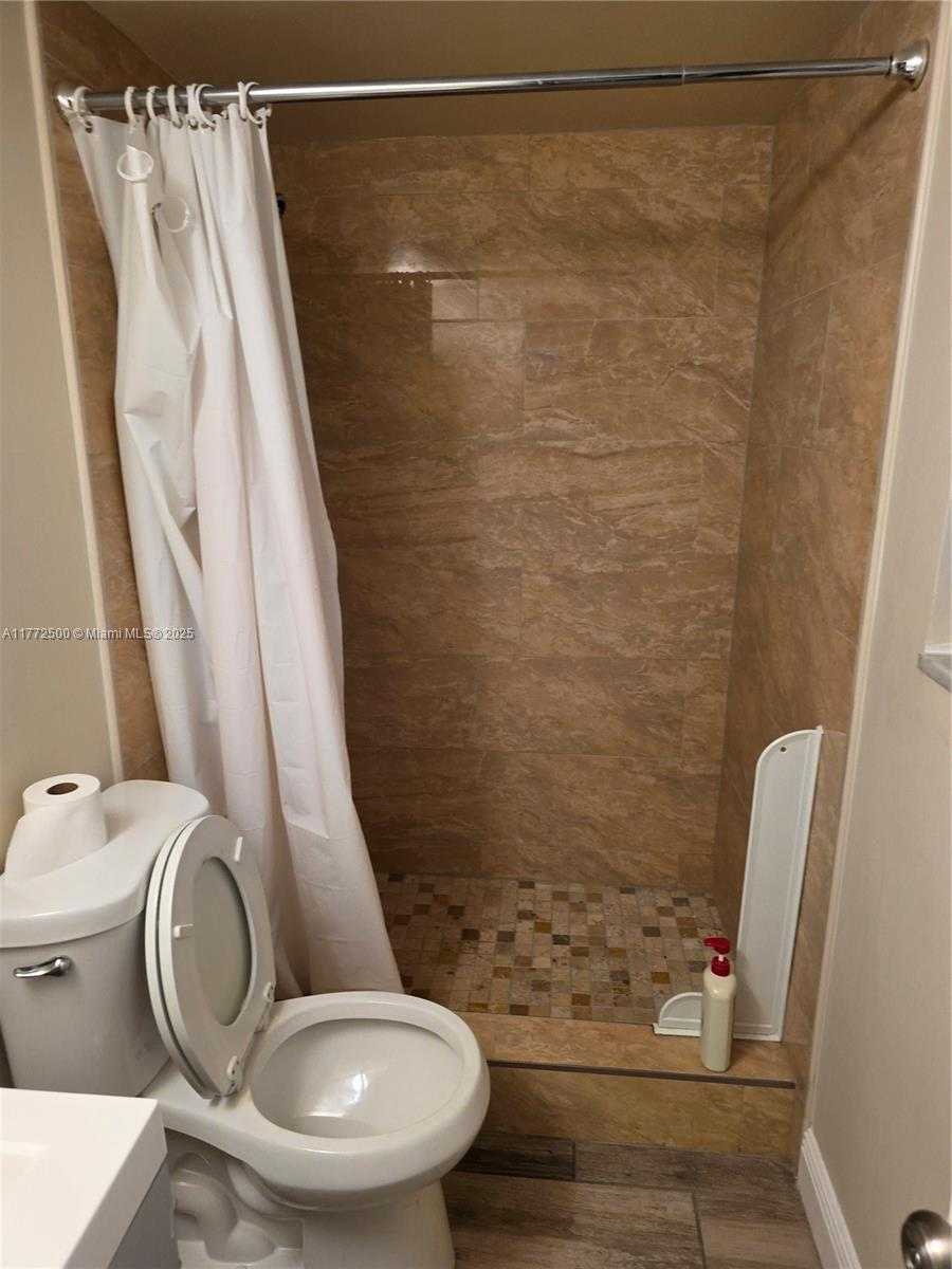 Small Image of 1811 JEFFERSON ST #501, Hollywood Number 25