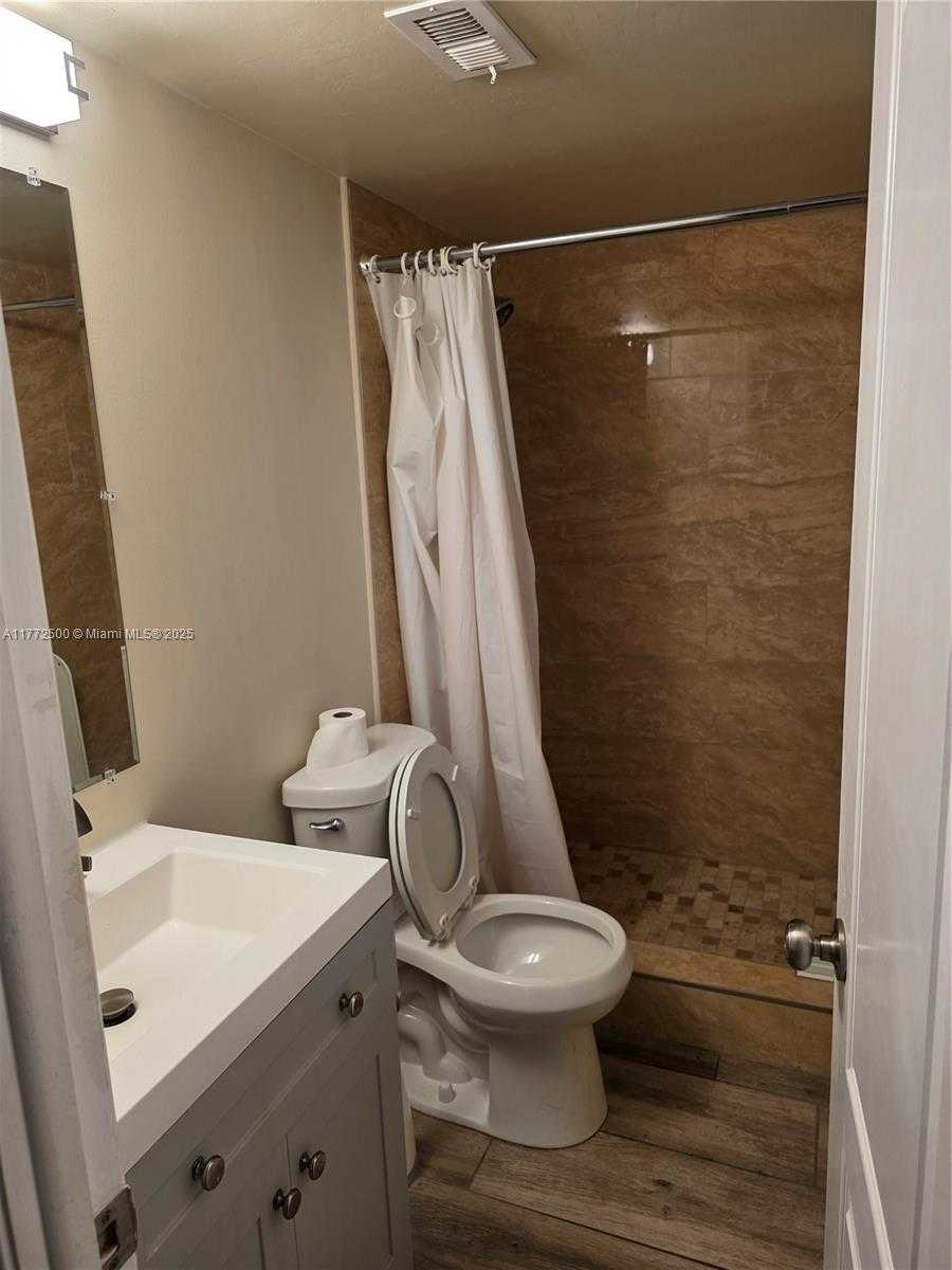 Small Image of 1811 JEFFERSON ST #501, Hollywood Number 26