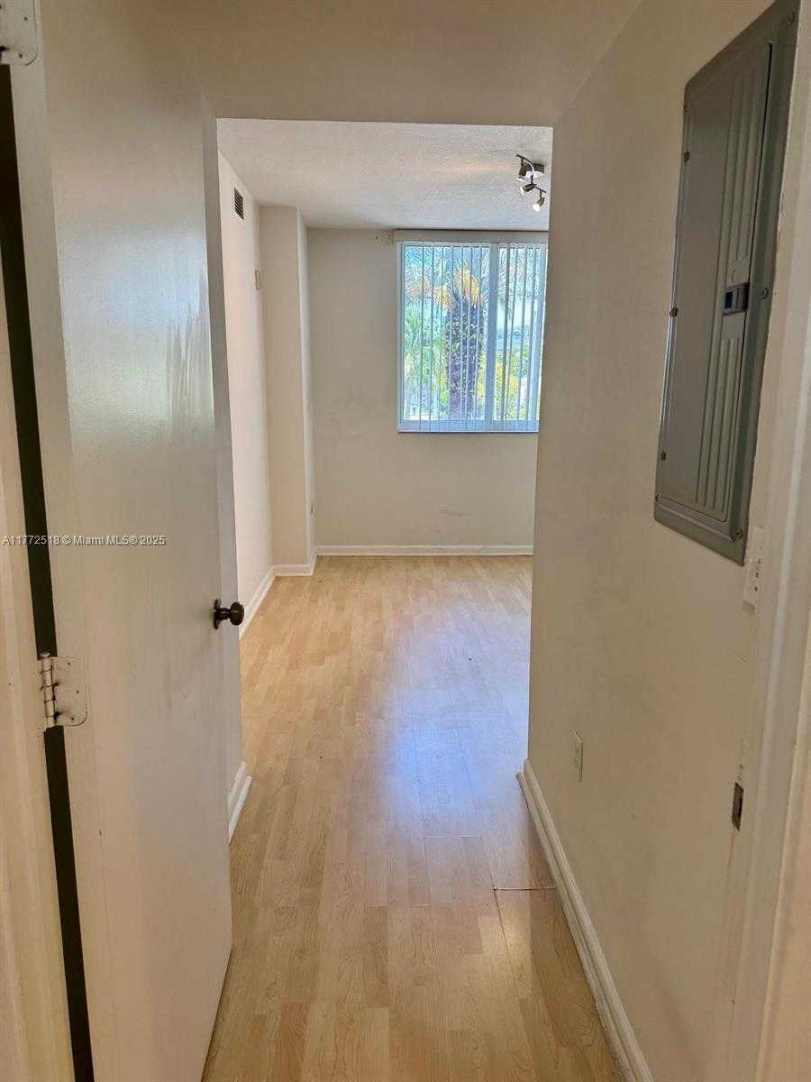 Small Image of 18800 NORTH EAST 29TH AVE #210, Aventura Number 30