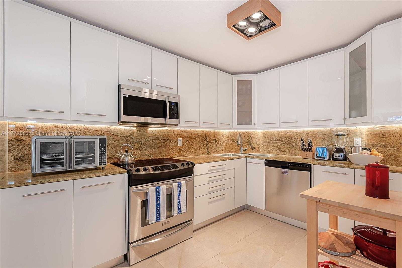 Small Image of 6423 NORTH COLLINS AVE #309, Miami Beach Number 16