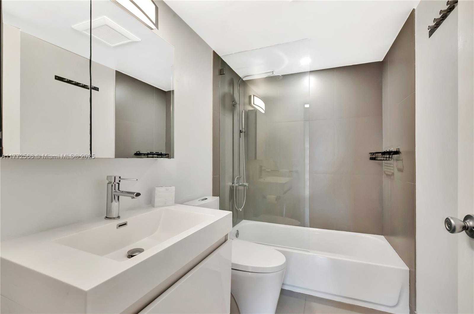 Small Image of 251 CRANDON BLVD #920, Key Biscayne Number 25