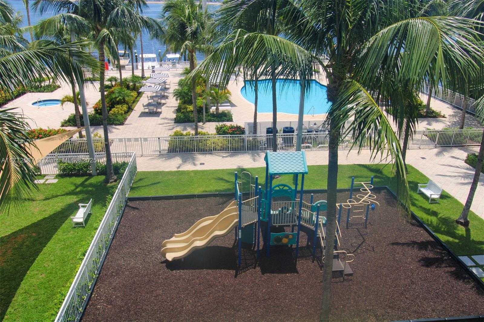 Small Image of 2101 BRICKELL AVE #2707, Miami Number 23