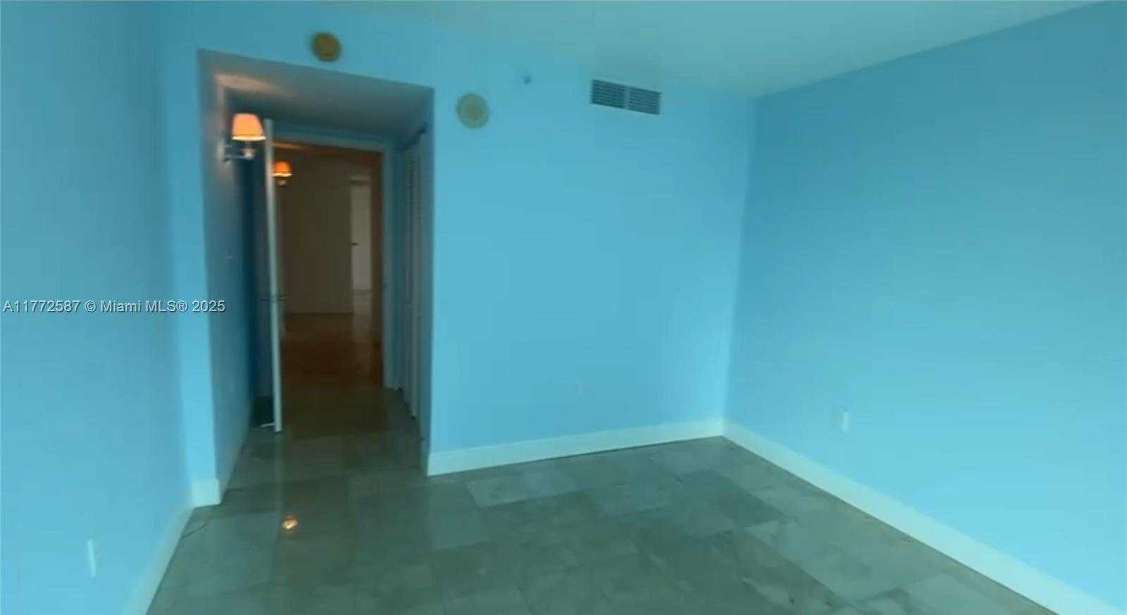 Small Image of 2101 BRICKELL AVE #2707, Miami Number 31