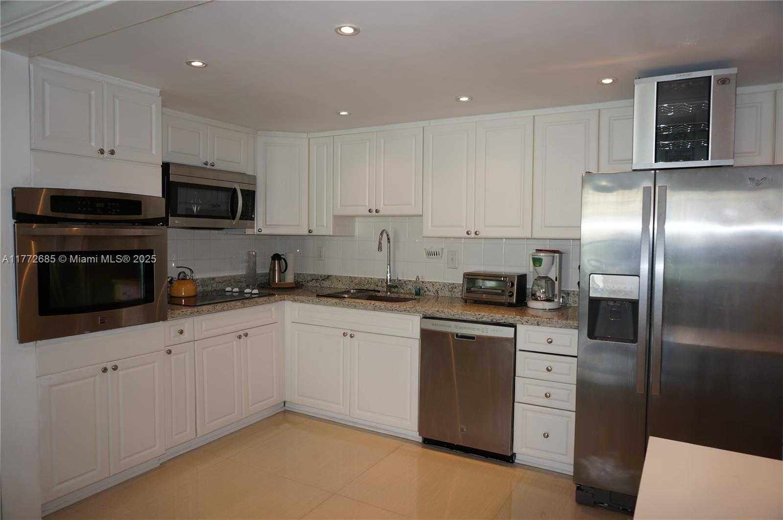 Small Image of 19380 #1208, Sunny Isles Beach Number 11