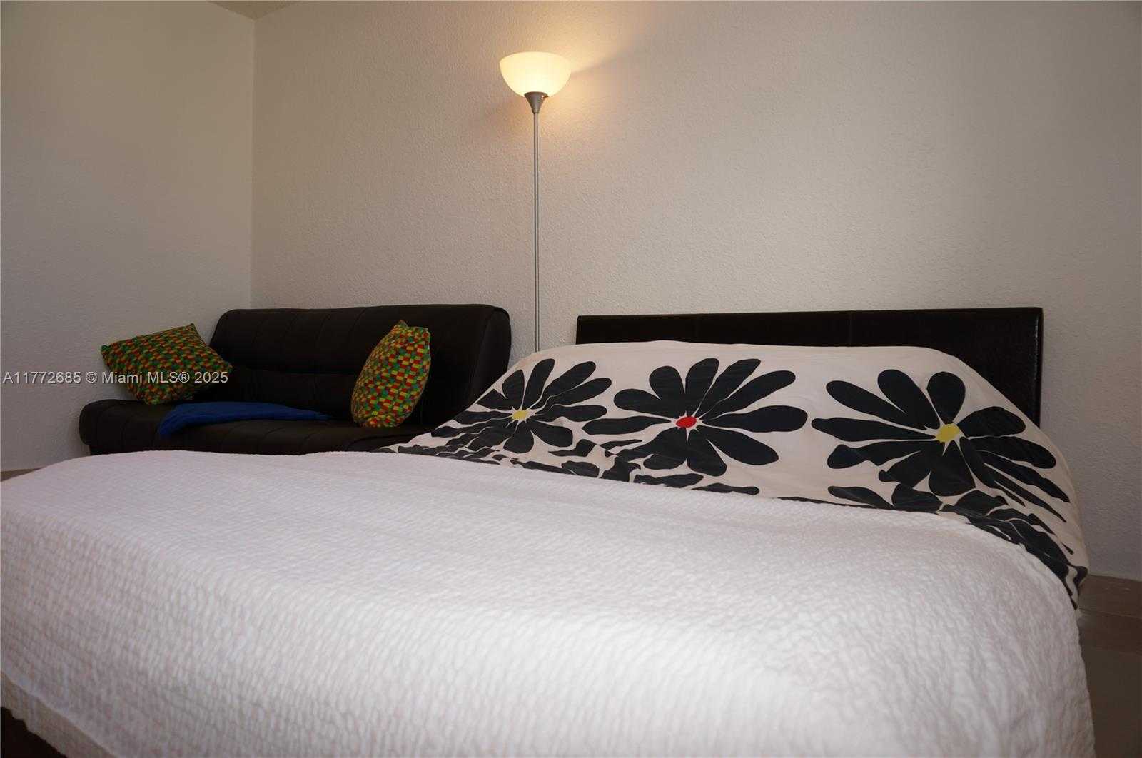 Small Image of 19380 #1208, Sunny Isles Beach Number 18