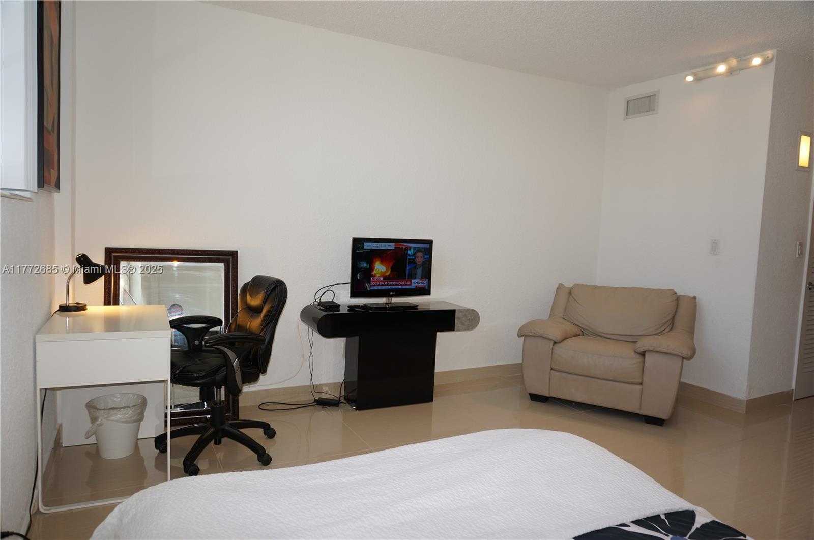 Small Image of 19380 #1208, Sunny Isles Beach Number 20