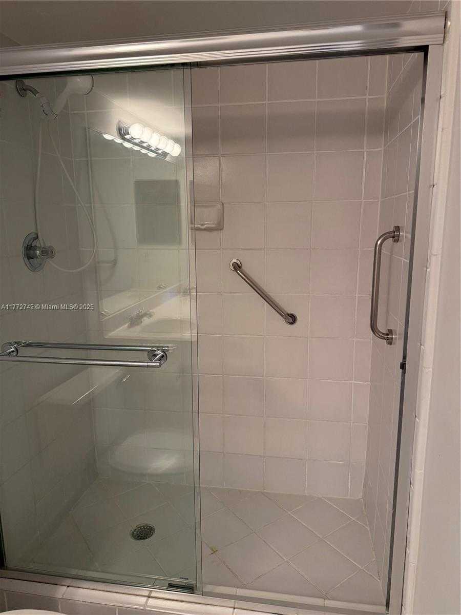 Small Image of 3300 NORTH EAST 192ND ST #1704, Aventura Number 6