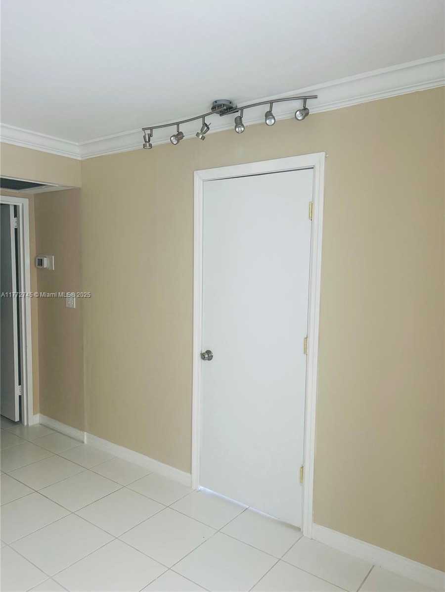 Small Image of 5701 COLLINS AVE #812, Miami Beach Number 14