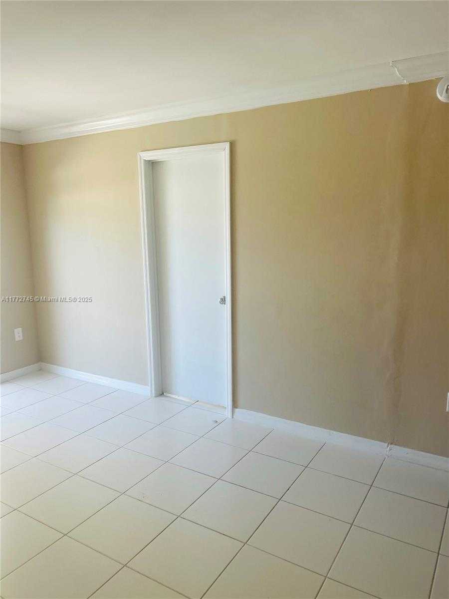 Small Image of 5701 COLLINS AVE #812, Miami Beach Number 15