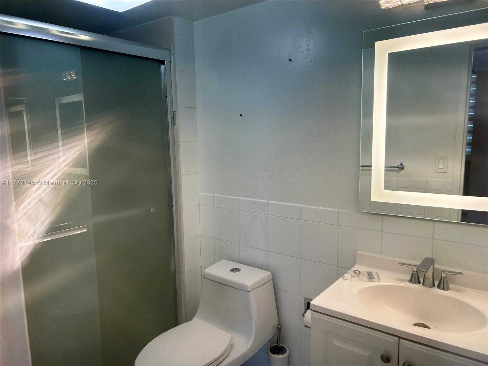 Small Image of 5701 COLLINS AVE #812, Miami Beach Number 4