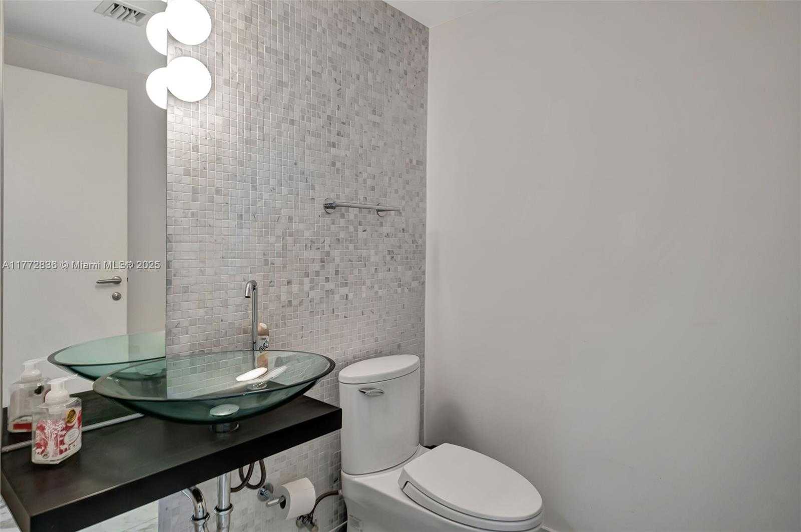 Small Image of 200 BISCAYNE BOULEVARD WAY #3509, Miami Number 12