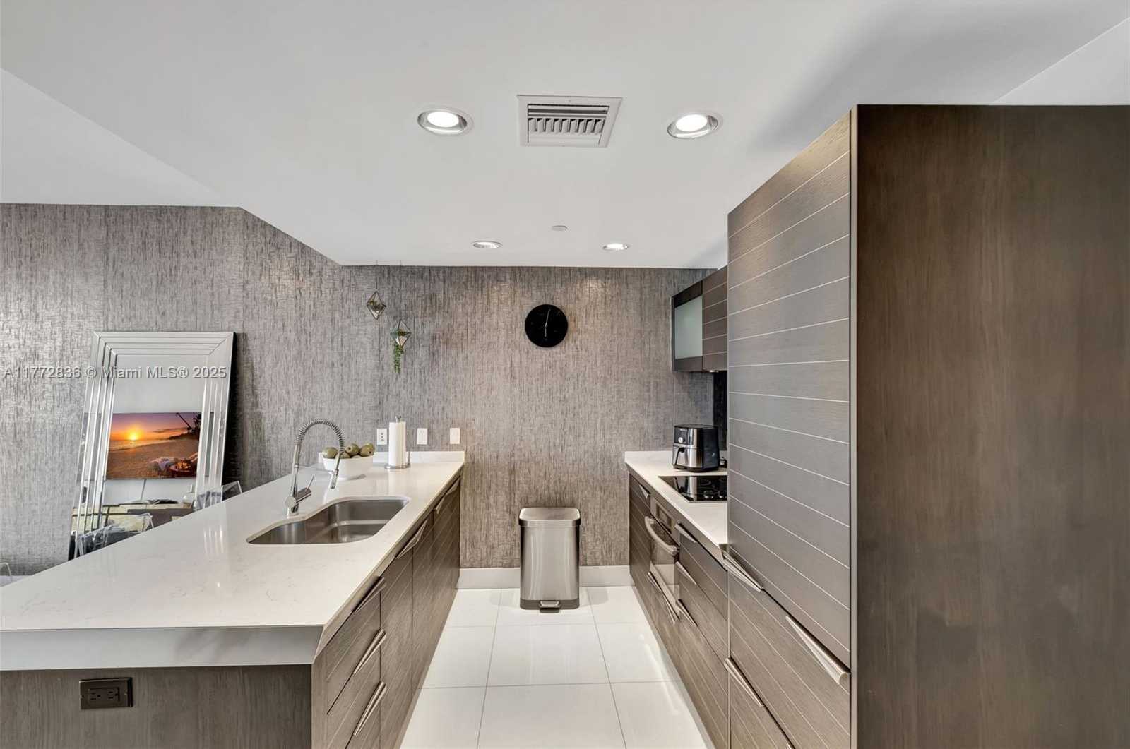Small Image of 200 BISCAYNE BOULEVARD WAY #3509, Miami Number 13