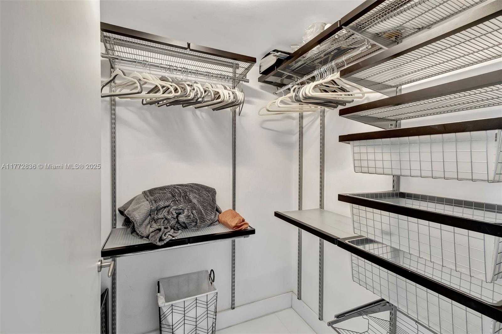 Small Image of 200 BISCAYNE BOULEVARD WAY #3509, Miami Number 19