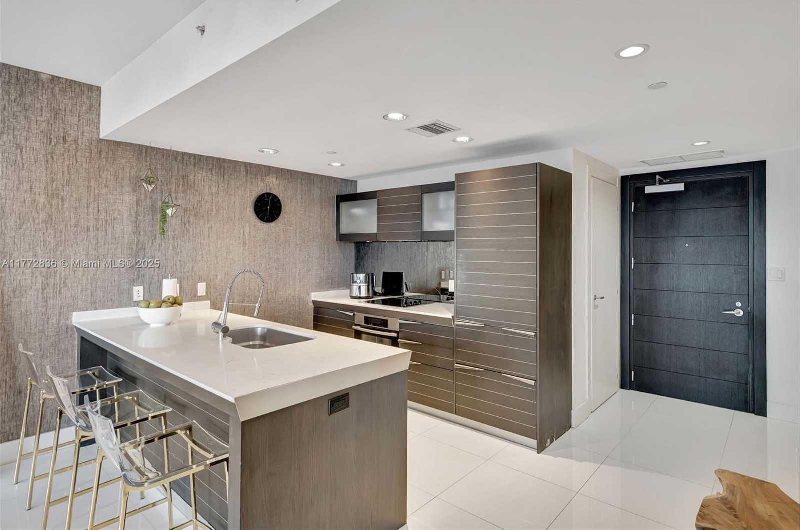 Small Image of 200 BISCAYNE BOULEVARD WAY #3509, Miami Number 2