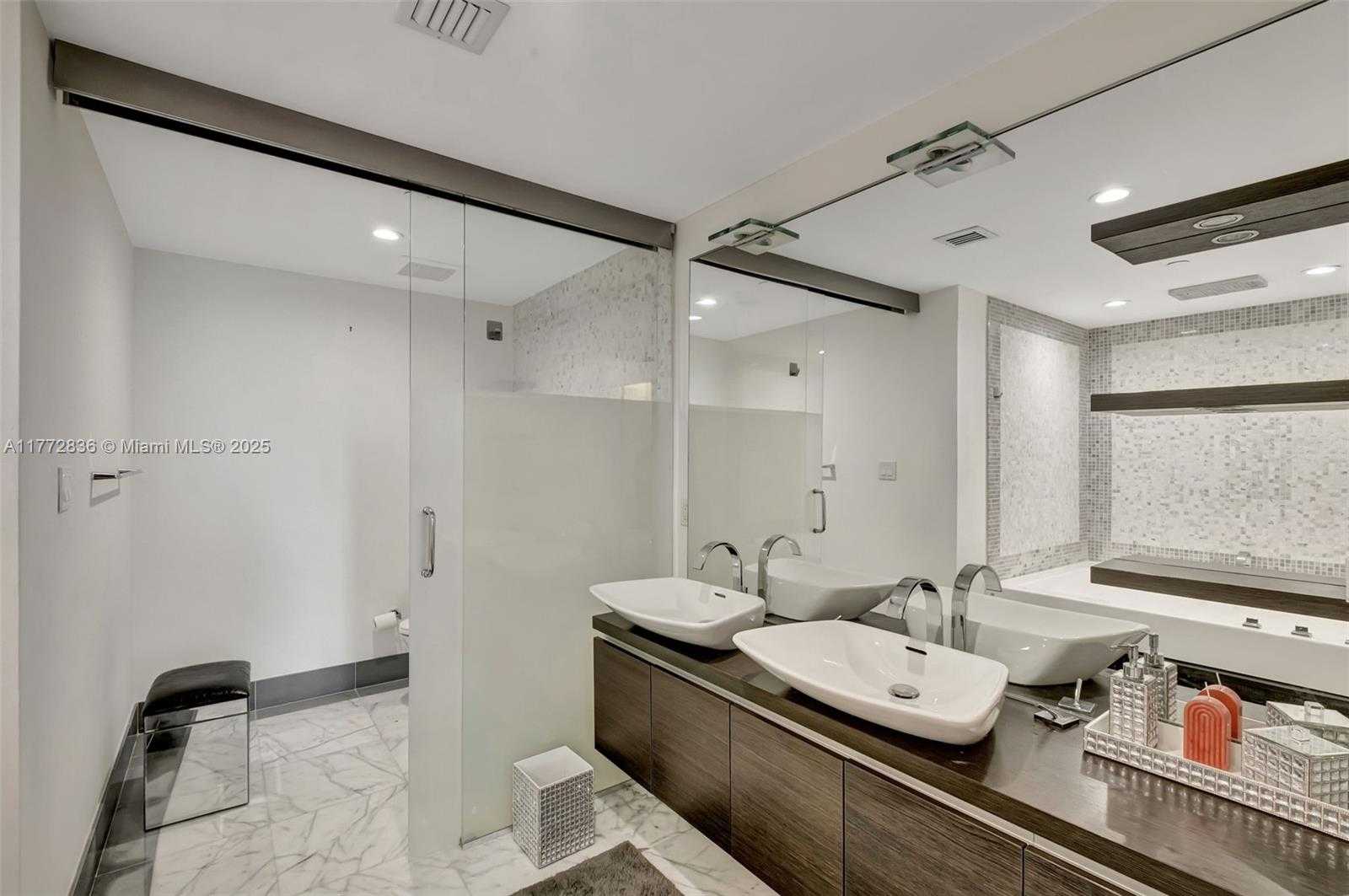 Small Image of 200 BISCAYNE BOULEVARD WAY #3509, Miami Number 20