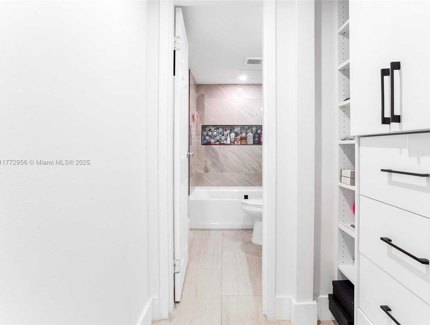 Small Image of 2821 NORTH N MIAMI BEACH BLVD #5M, North Miami Beach Number 10