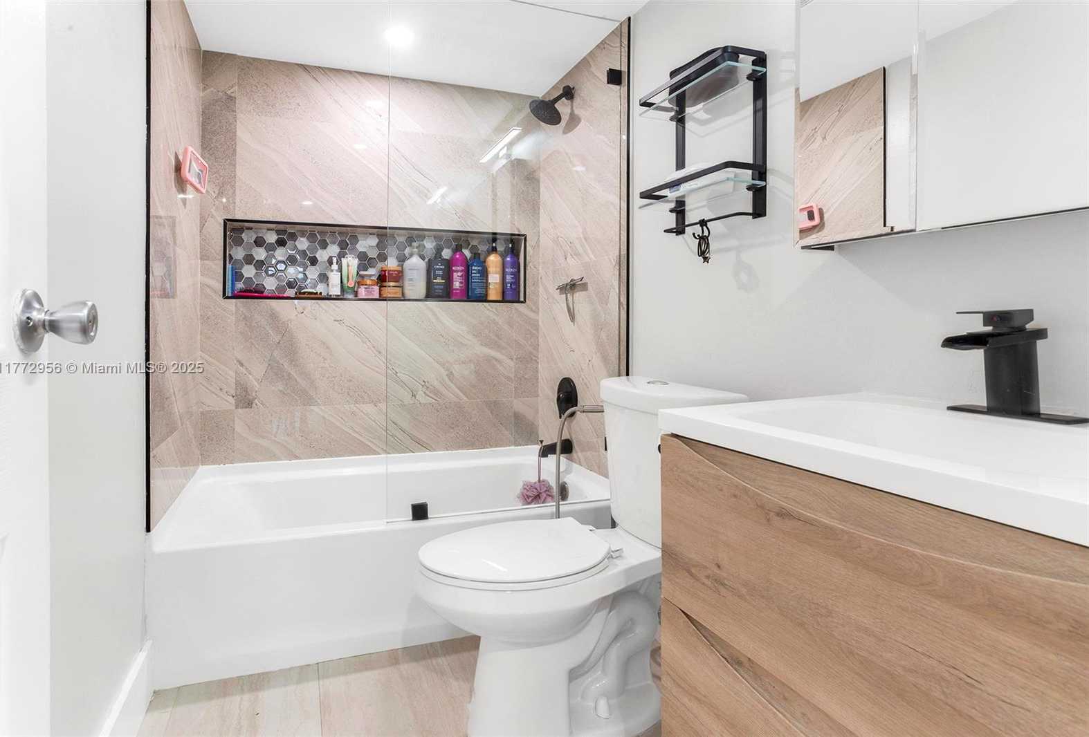 Small Image of 2821 NORTH N MIAMI BEACH BLVD #5M, North Miami Beach Number 11