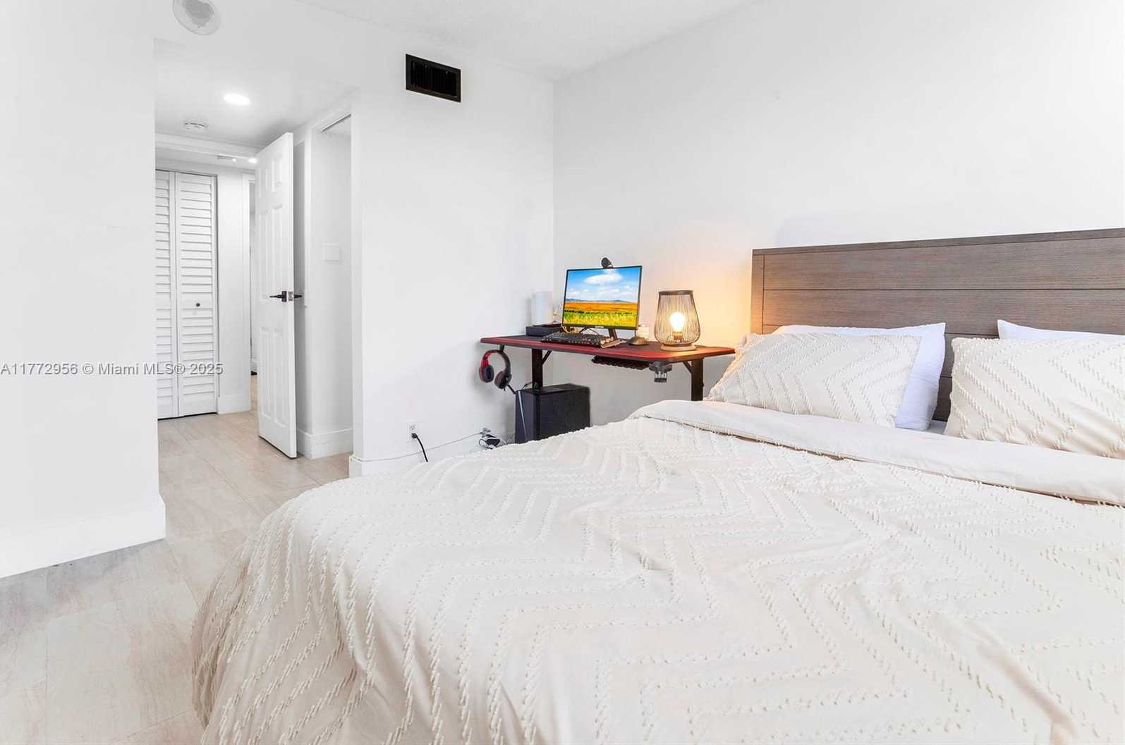 Small Image of 2821 NORTH N MIAMI BEACH BLVD #5M, North Miami Beach Number 16