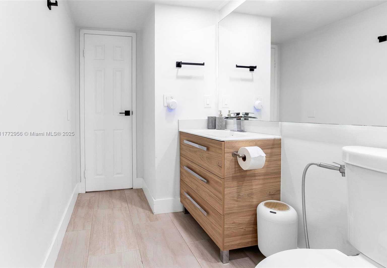 Small Image of 2821 NORTH N MIAMI BEACH BLVD #5M, North Miami Beach Number 18