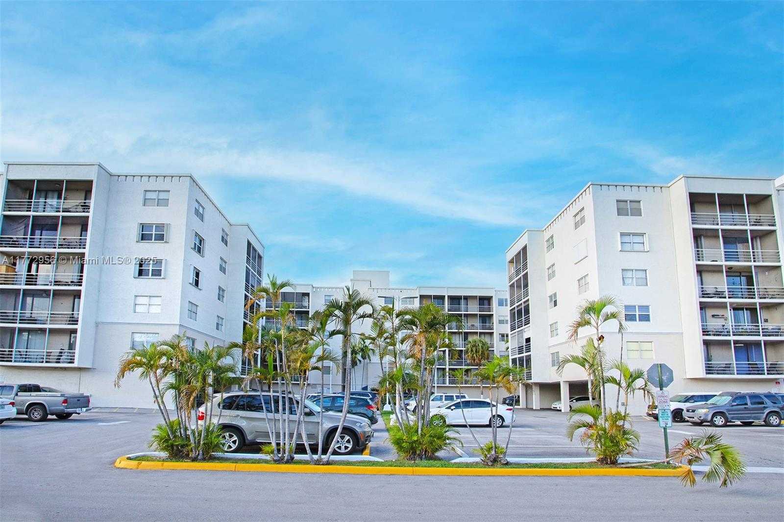 Small Image of 2821 NORTH N MIAMI BEACH BLVD #5M, North Miami Beach Number 32