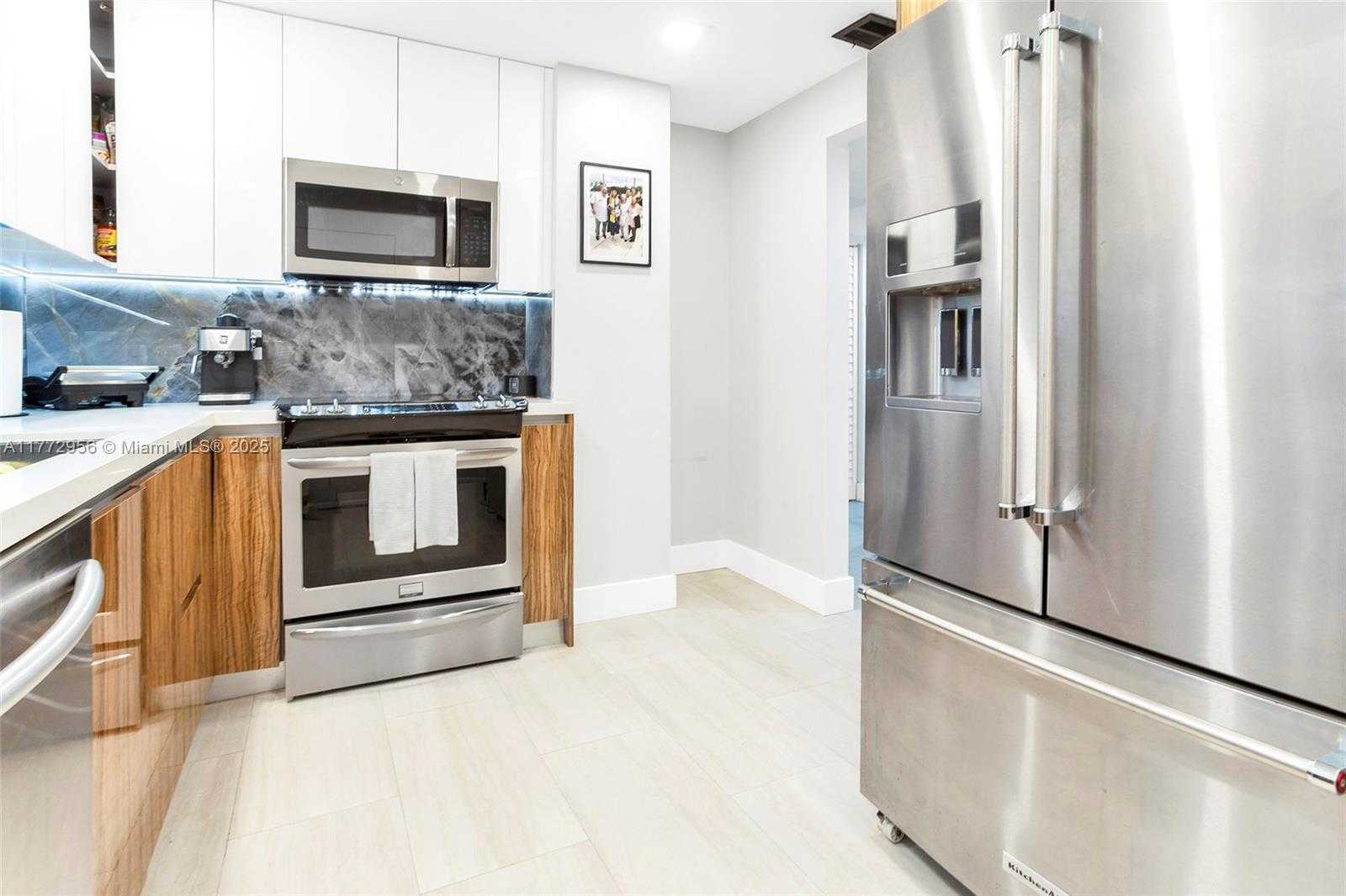 Small Image of 2821 NORTH N MIAMI BEACH BLVD #5M, North Miami Beach Number 4