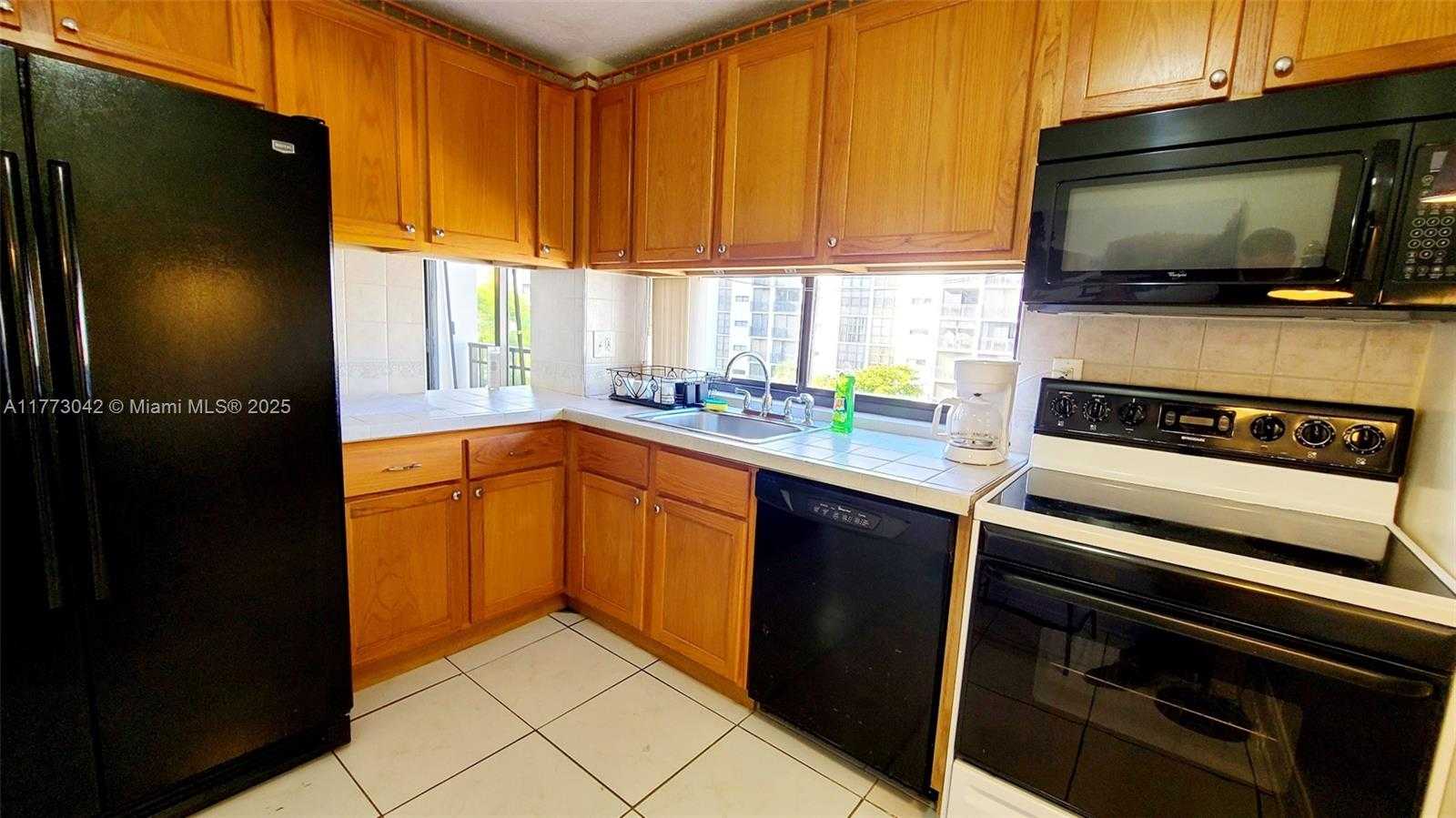 Small Image of 17011 NORTH BAY RD #608, Sunny Isles Beach Number 10