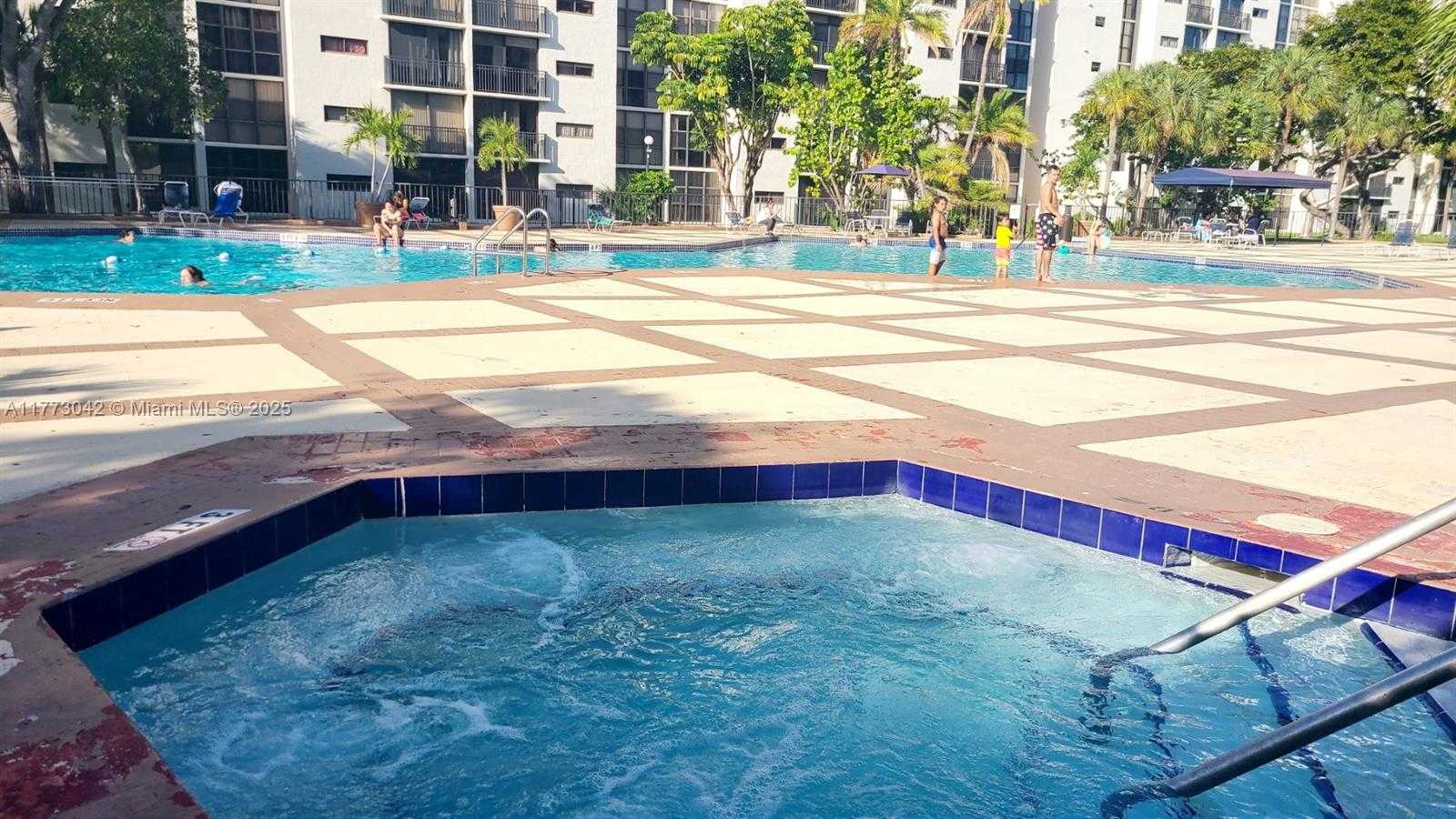 Small Image of 17011 NORTH BAY RD #608, Sunny Isles Beach Number 4