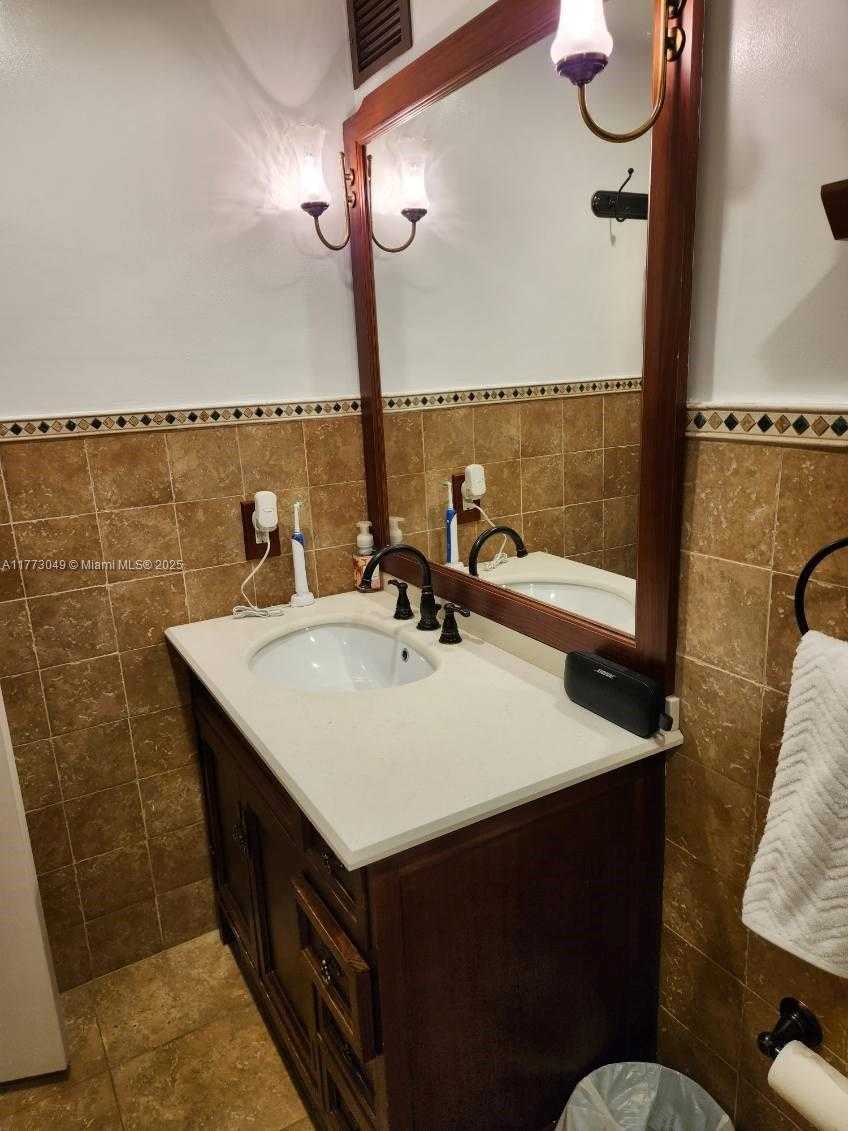 Small Image of 5825 COLLINS AVE #5D, Miami Beach Number 11