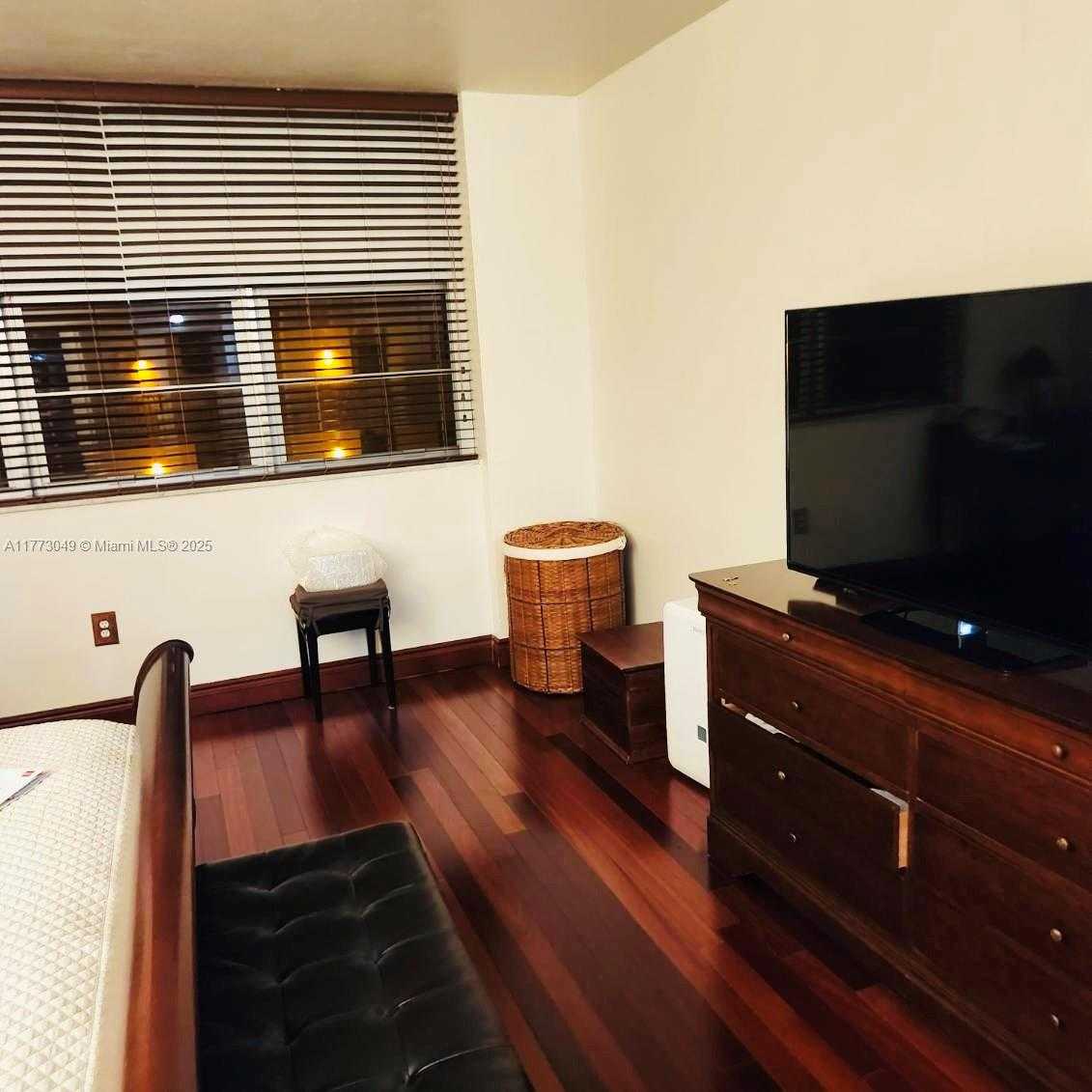 Small Image of 5825 COLLINS AVE #5D, Miami Beach Number 14