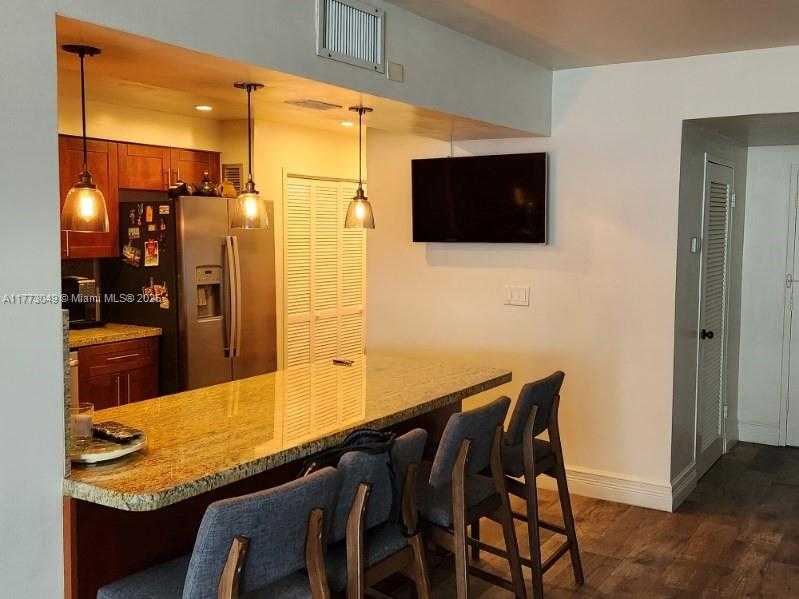 Small Image of 5825 COLLINS AVE #5D, Miami Beach Number 2