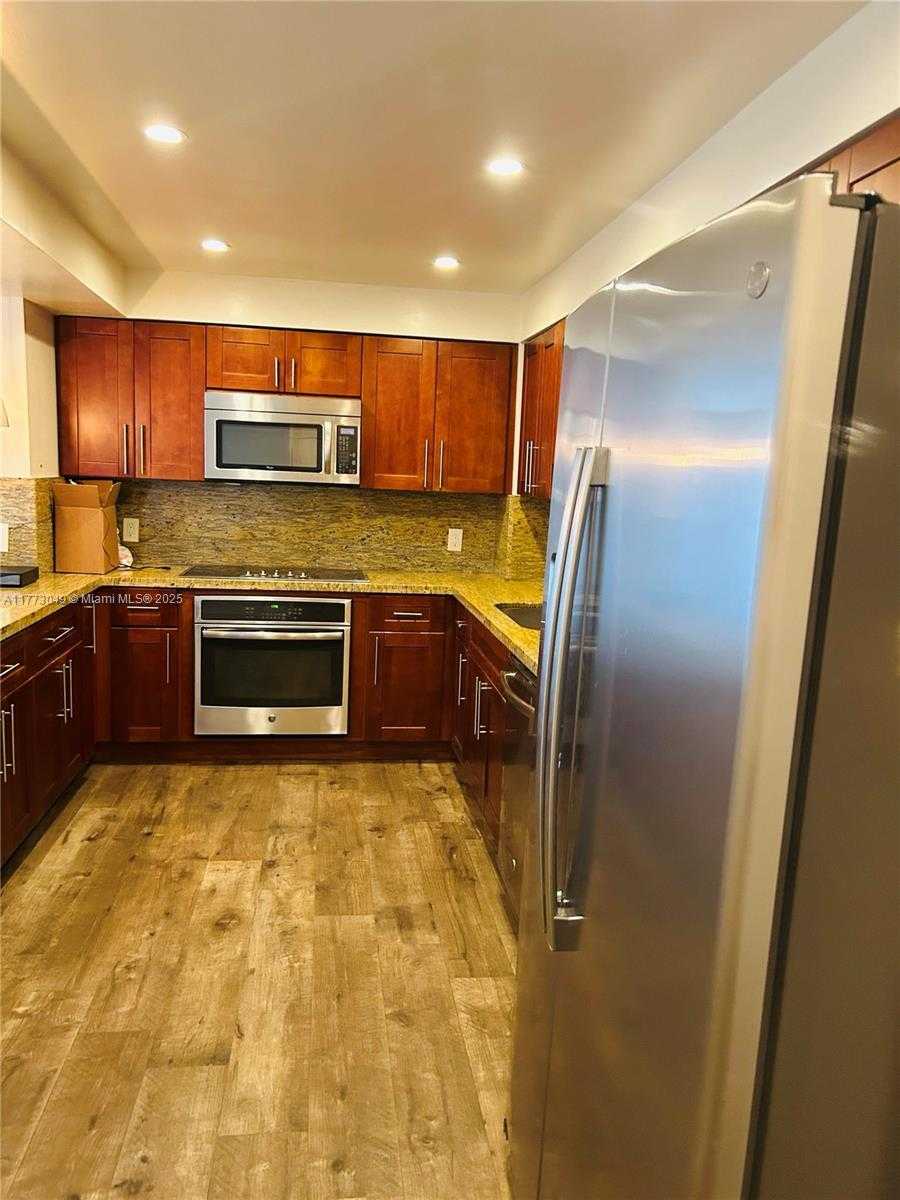 Small Image of 5825 COLLINS AVE #5D, Miami Beach Number 24