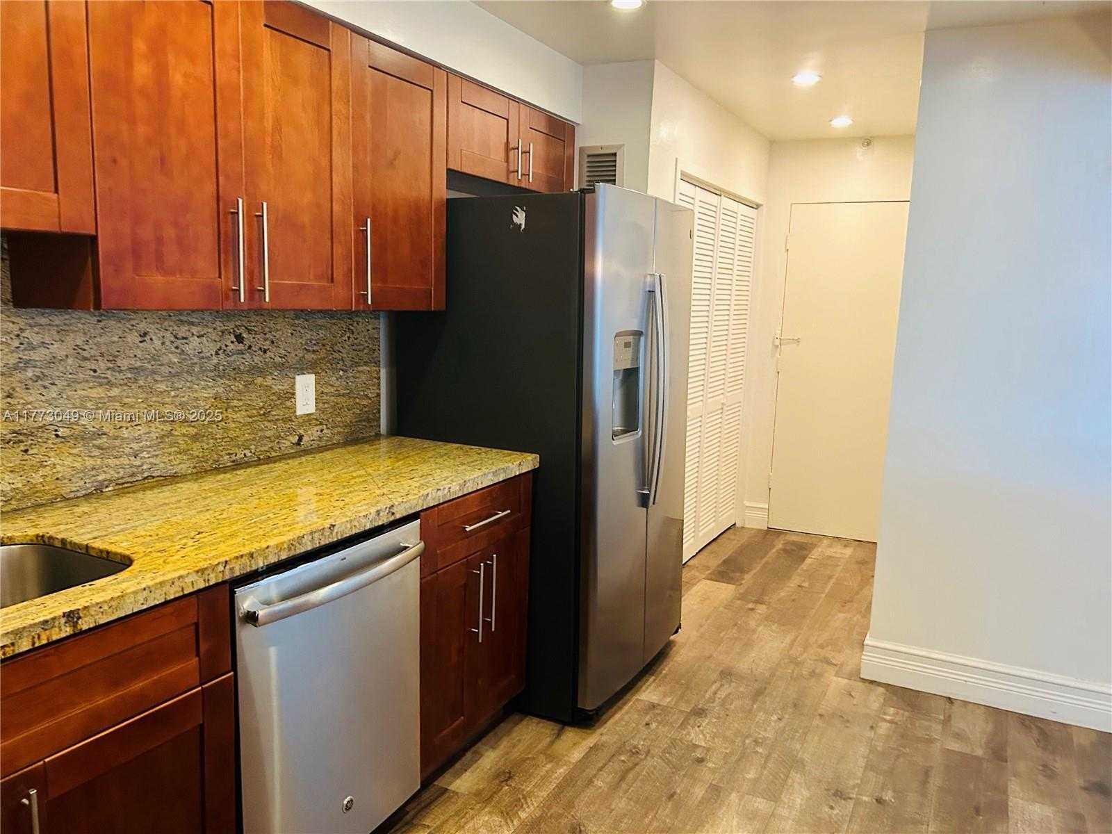 Small Image of 5825 COLLINS AVE #5D, Miami Beach Number 25