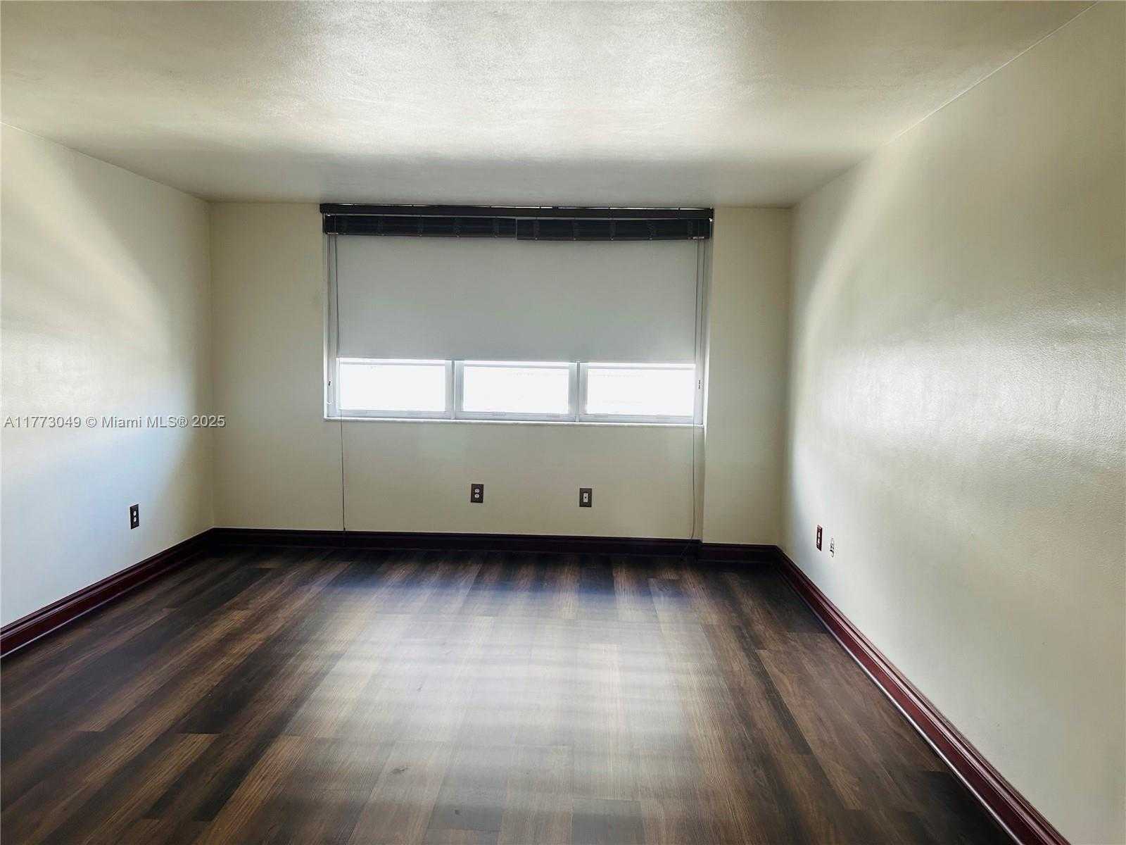 Small Image of 5825 COLLINS AVE #5D, Miami Beach Number 26