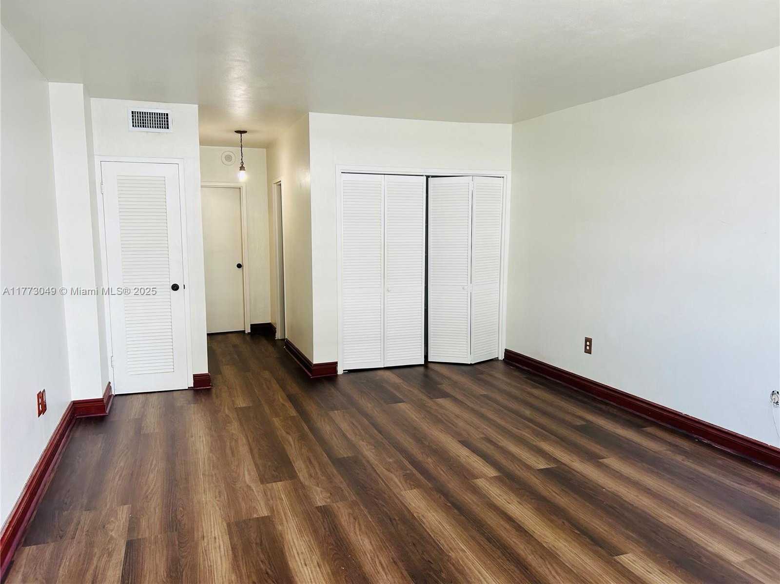 Small Image of 5825 COLLINS AVE #5D, Miami Beach Number 27