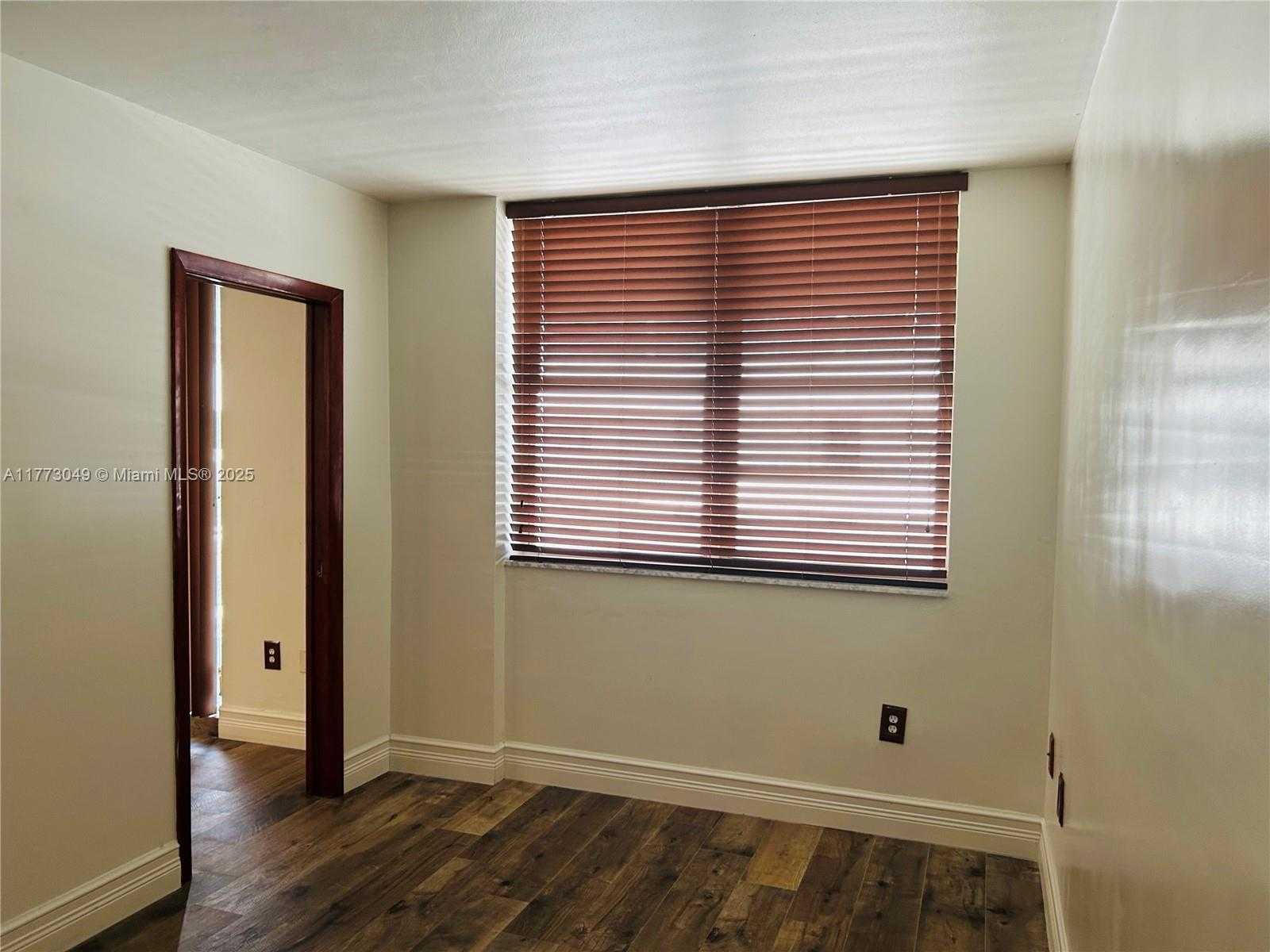 Small Image of 5825 COLLINS AVE #5D, Miami Beach Number 29