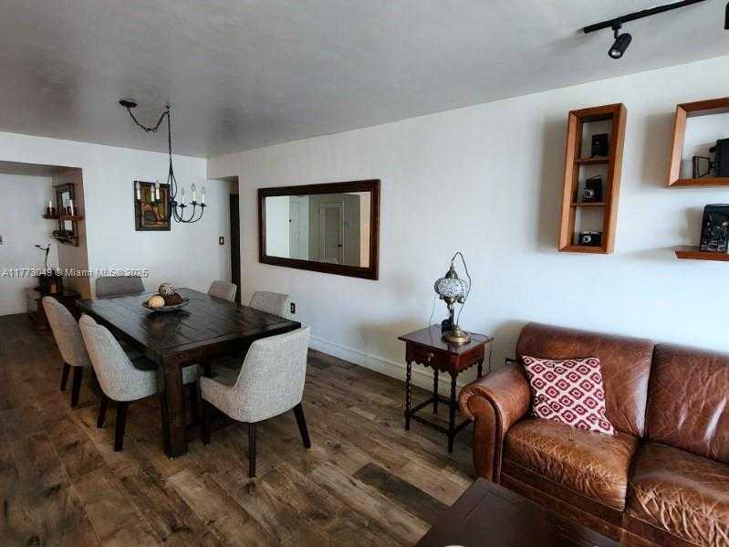 Small Image of 5825 COLLINS AVE #5D, Miami Beach Number 3