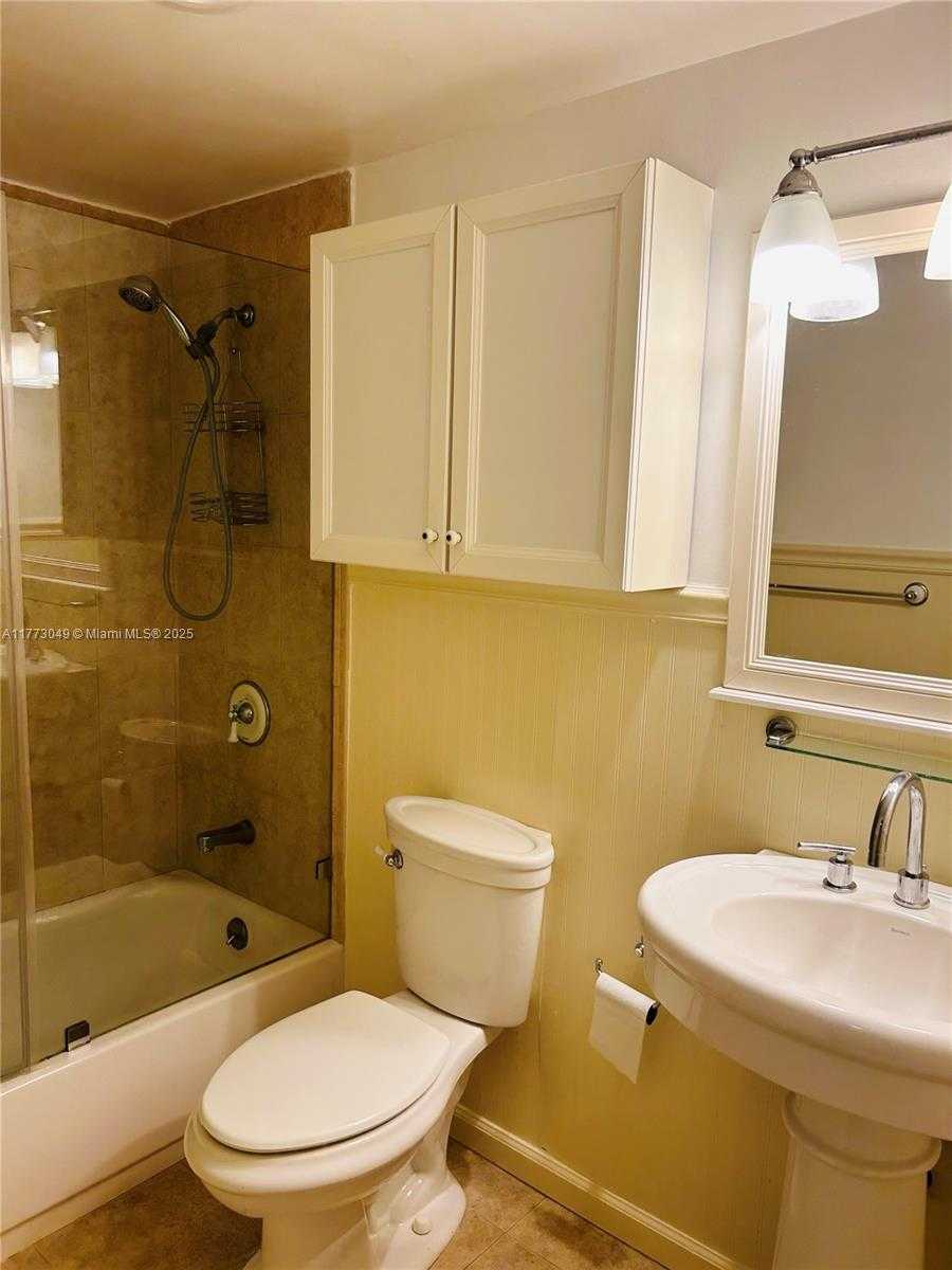 Small Image of 5825 COLLINS AVE #5D, Miami Beach Number 30
