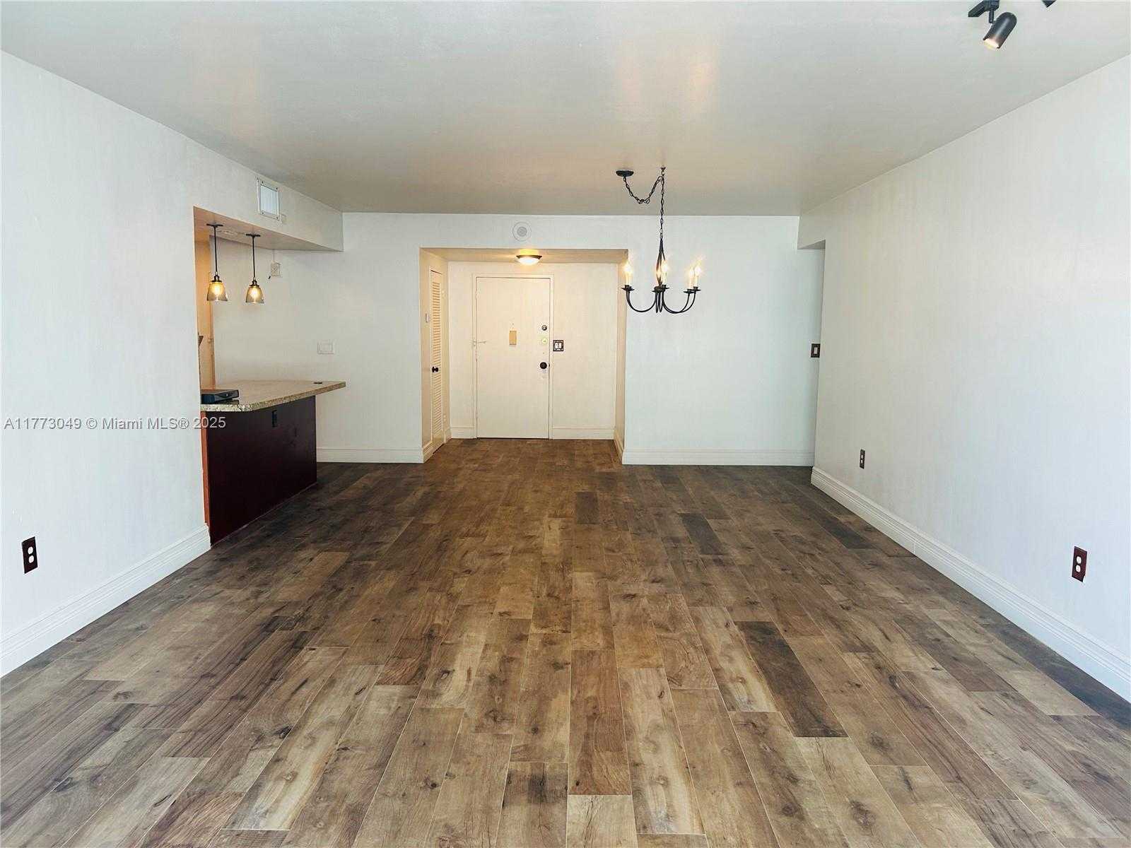 Small Image of 5825 COLLINS AVE #5D, Miami Beach Number 31