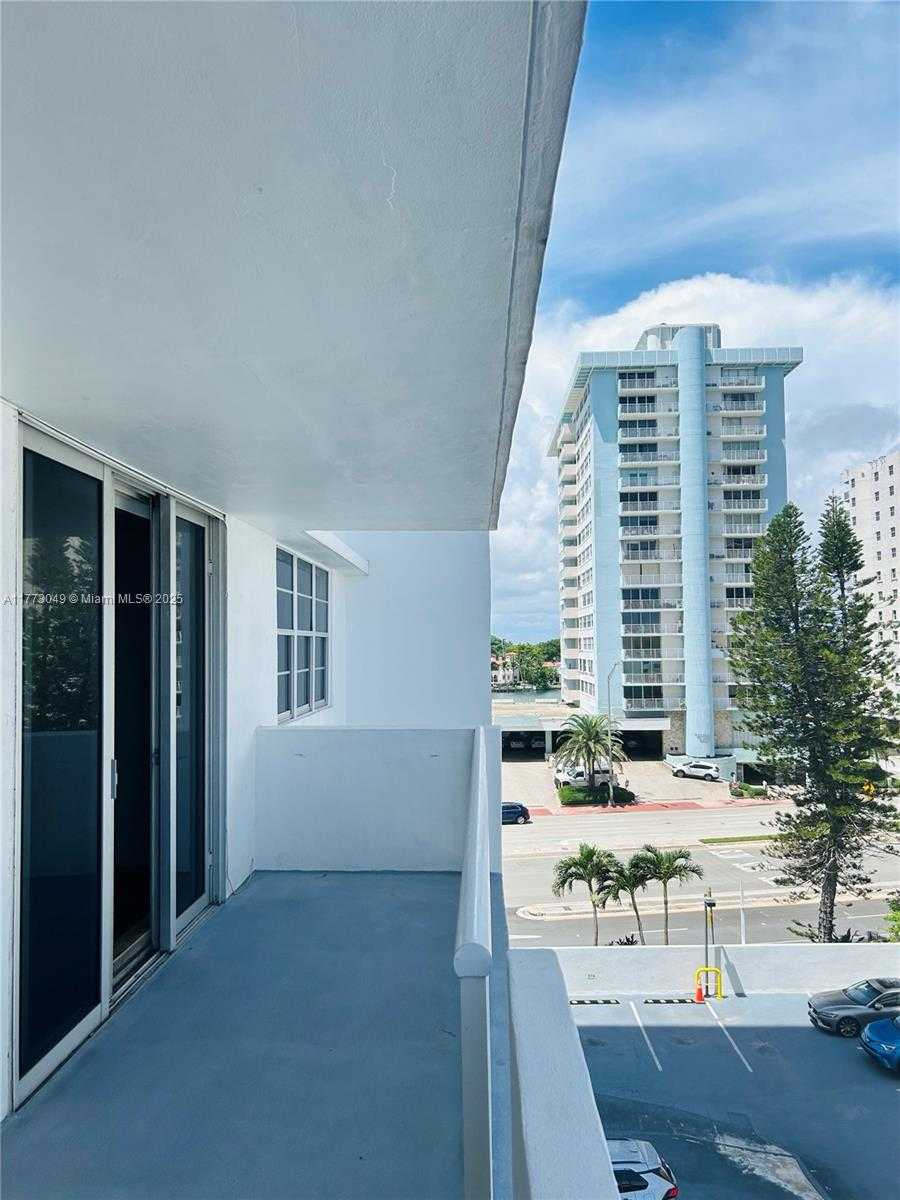 Small Image of 5825 COLLINS AVE #5D, Miami Beach Number 32