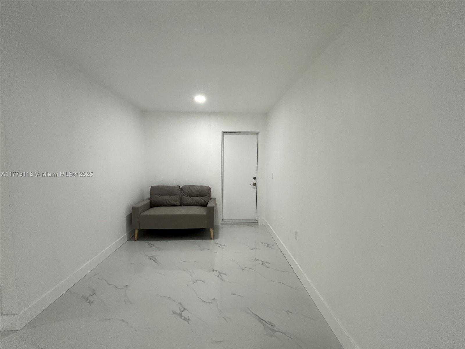 Small Image of Miami Number 5