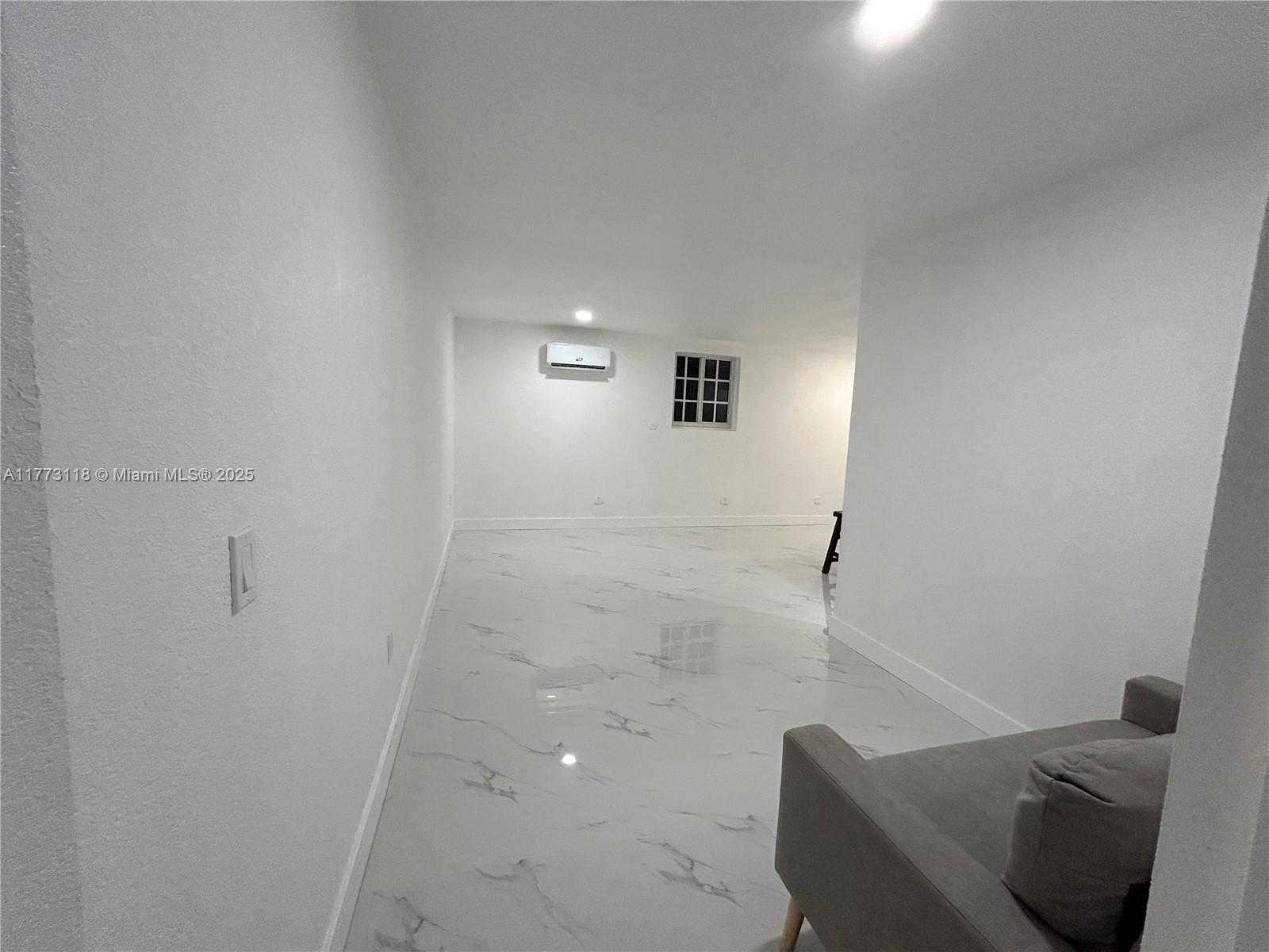 Small Image of Miami Number 6