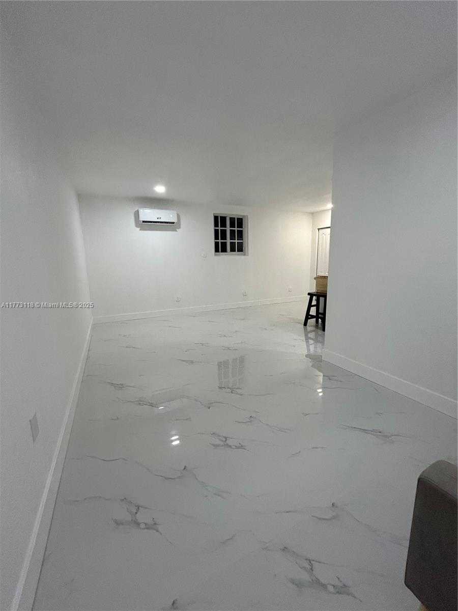 Small Image of Miami Number 7