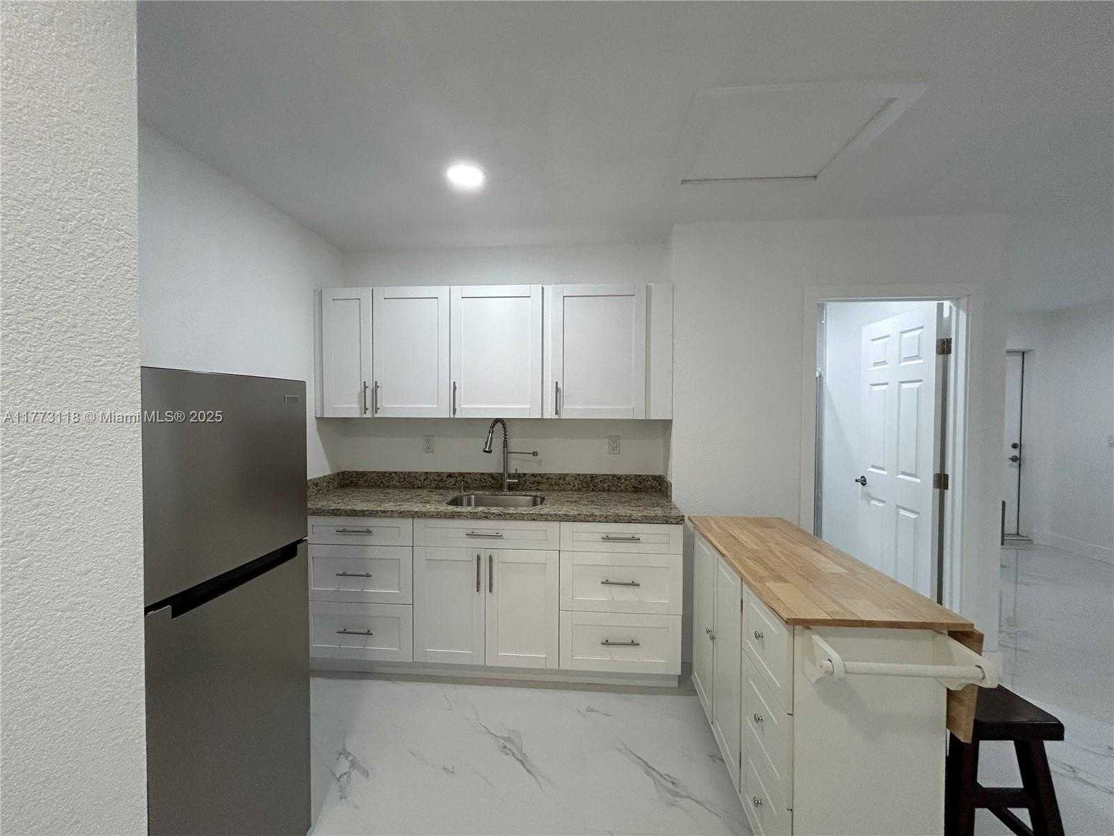 Small Image of Miami Number 8