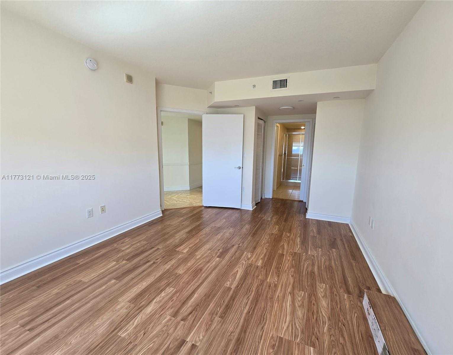 Small Image of 19501 WEST COUNTRY CLUB DR #2508, Aventura Number 11