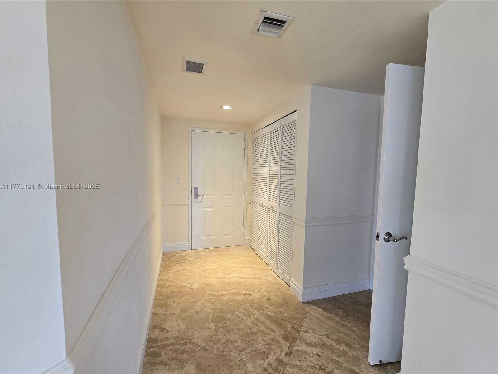 Small Image of 19501 WEST COUNTRY CLUB DR #2508, Aventura Number 16