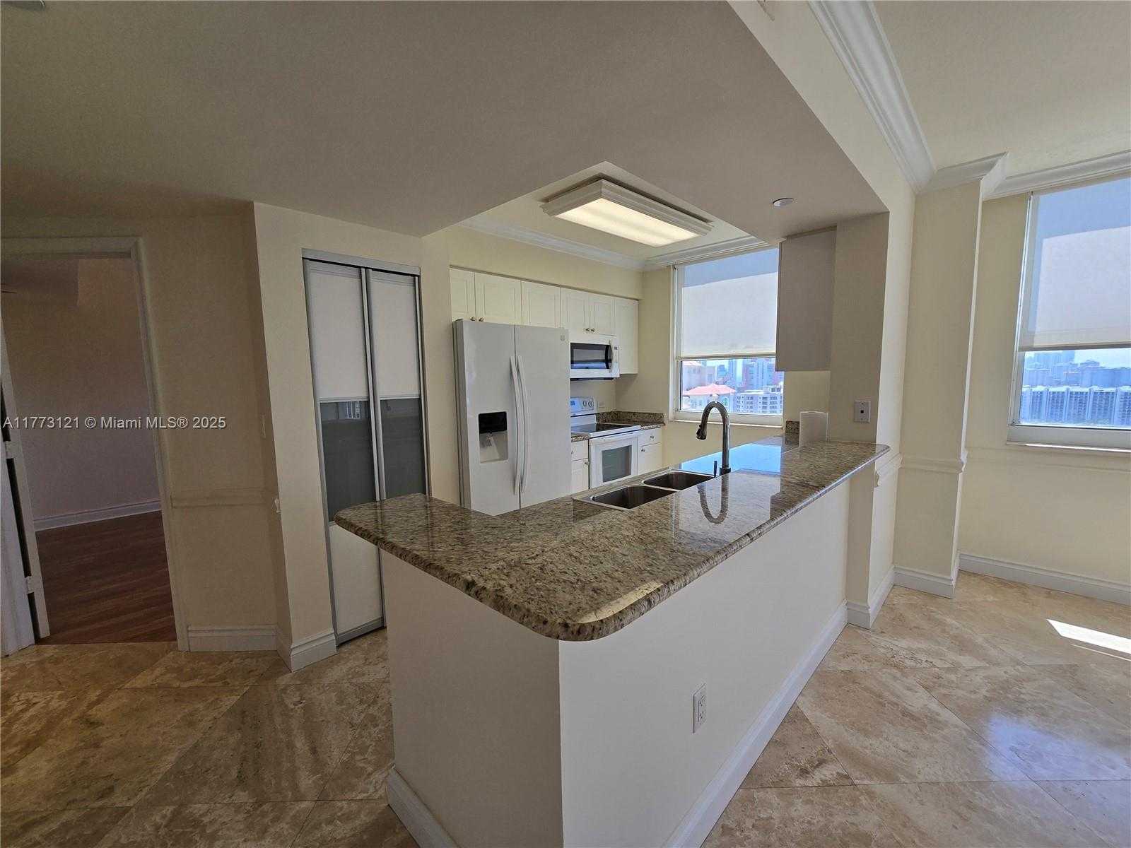 Small Image of 19501 WEST COUNTRY CLUB DR #2508, Aventura Number 3