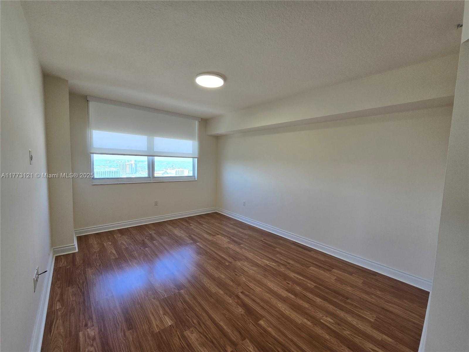 Small Image of 19501 WEST COUNTRY CLUB DR #2508, Aventura Number 5